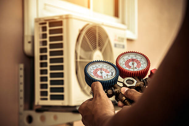 Professional Hvac technician working in Stockdale, TX